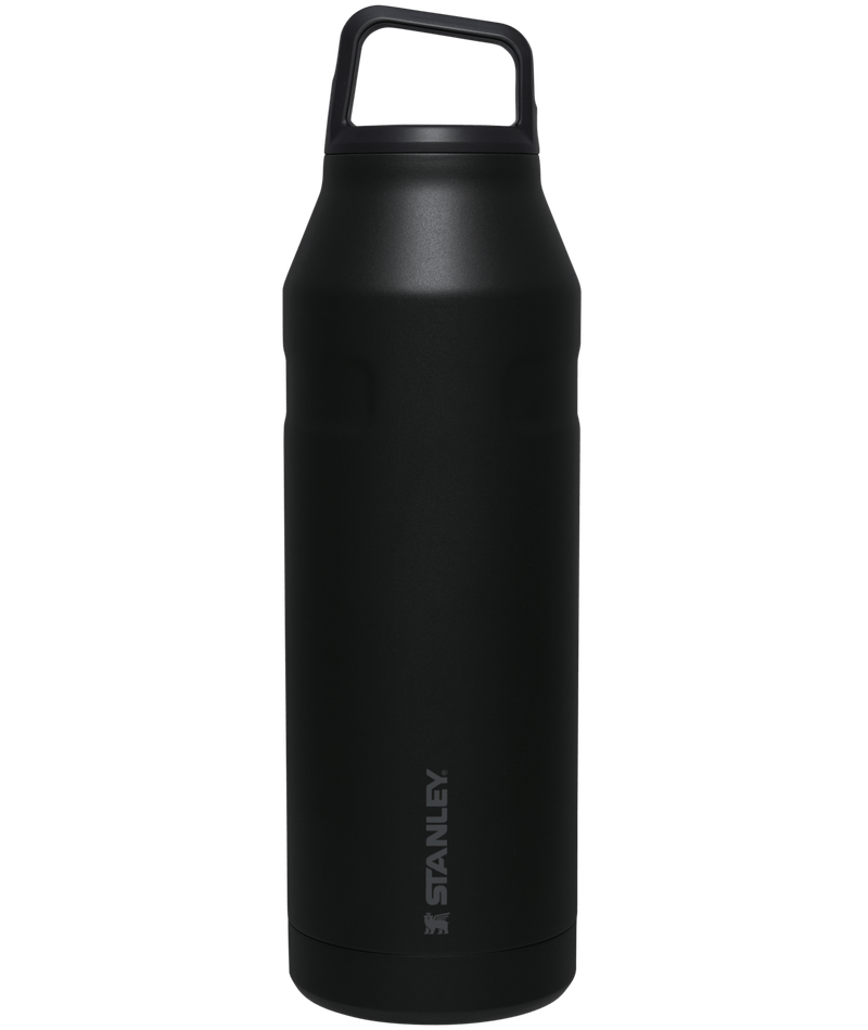 B2B_Web_PNG-The-IceFlow™-Aerolight™-Water-Bottle-Cap---Carry-50OZ---Black---Front